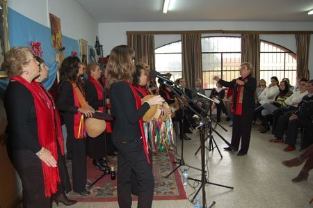 El Coro de Santa Clara en los salones parroquiales de la parroquia de San Mateo, actualmente en obras