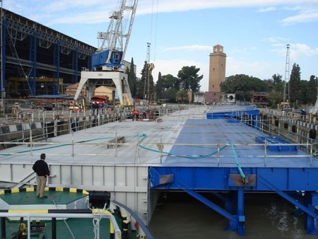 Nuevas puertas de la esclusa del Puerto de Sevilla