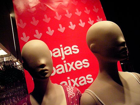 Ocho de cada diez comercios ya han colgado el cartel de Rebajas