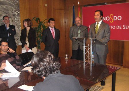 Gómez de Celis explicó los seis ejes fundamentales de las inversiones de la Gerencia para 2009.