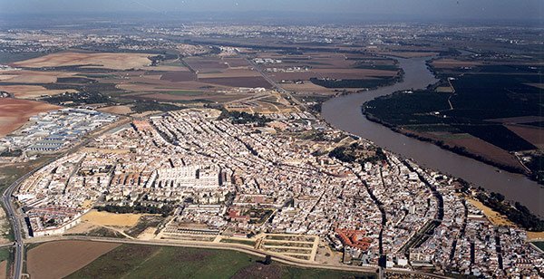 Vista aérea de Coria del Río, uno de los 46 municipios dependientes del Potaus.