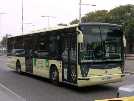 Ahora los usuarios se beneficiarán de la tarjeta multimodal sin contacto del Consorcio en sus desplazamientos a Sevilla y a otras localidades del área metropolitana