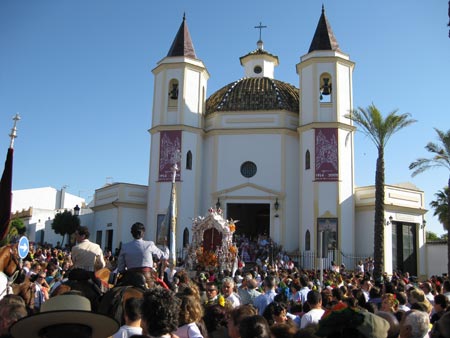 Olivares se echó a la calle para despedir a su hermandad que cumple 75 años