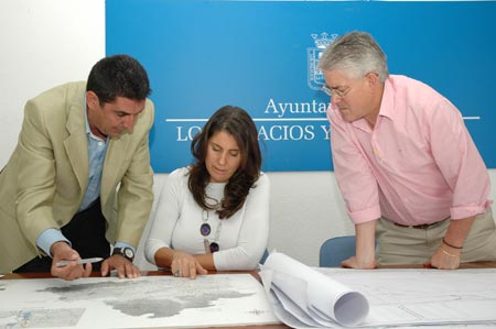 Maestre, Pérez y Centeno durante la reunión sobre las obras de mejora y ampliación de la vía