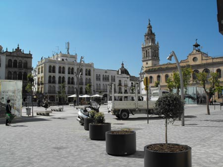 El proyecto inicial de remodelación de la plaza recogía sólo el tránsito peatonal de a misma, no así el rodado