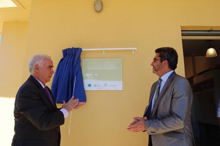 Gutiérrez Limones junto con el Consejero de Turismo, Comercio y Deporte de la Junta, Luciano Alonso, en el momento de la inauguración