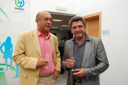 Gutiérrez Limones durante su visita a la nueva oficina de Emasesa