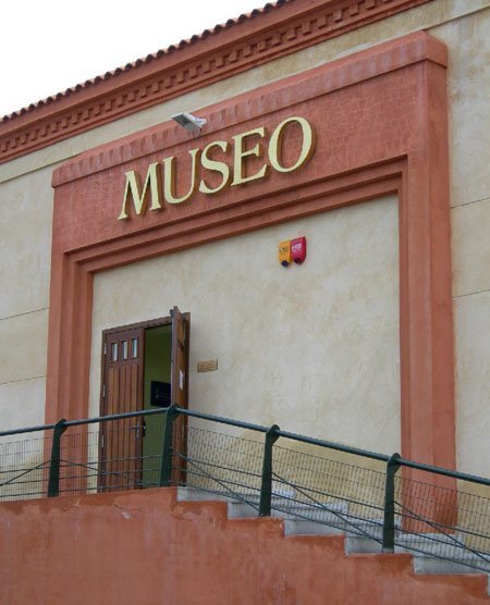 'La Mirada Interior' recoge obras de autores como Guichot, Roberts o Pérez Vilamil