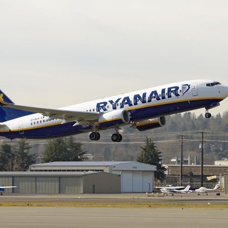 La compañía Ryanair inauguró el pasado fin de semana dos rutas que conectan Sevilla con Bristol y Fez