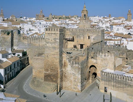 Vista general del Alcázar de la Puerta de Sevilla, en Carmona