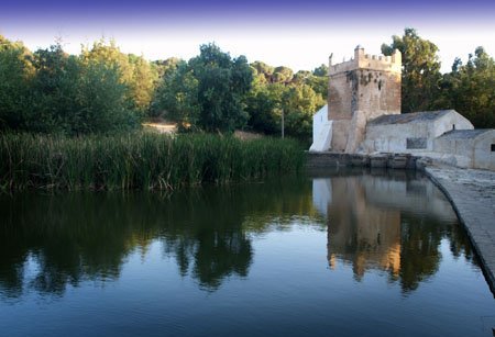 El paisaje de molinos a la orilla del río Guadaíra ofrece al tuista una vista mudéjar de Alcalá de Guadaíra