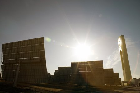 Las plantas solares son un referente de energía renovable en Andalucía.