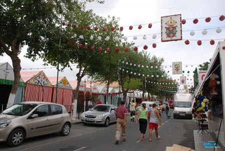 La feria tiene su origen en una verbena popular y tómbola benéfica un 15 de agosto de principios del siglo pasado.