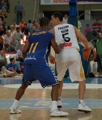 Curiosamente, el Cajasol saltó a la cancha tras el descanso sin tiempo para calentar/F.J. Baños