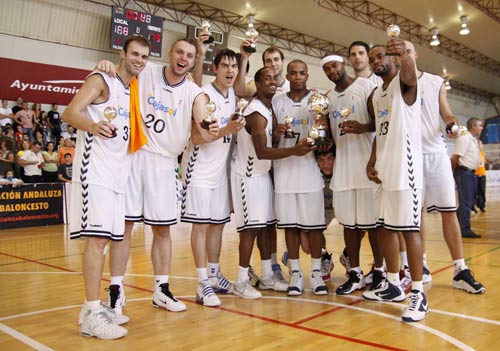 El Cajasol, tras ganar la Copa de Andalucía, se presentará ante su afición este domingo ante el Khimki ruso