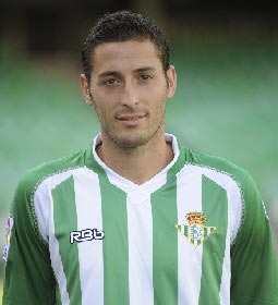 El lateral derecho comentó la actualidad bética