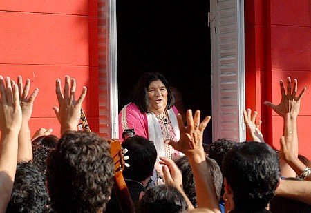 Mercedes Sosa, ''la voz de la mayoría silenciosa'', llevó la música del pueblo latinoamericano todo el mundo