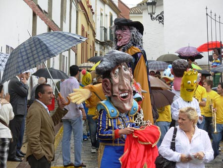 La cita será en la Plaza de España a partir de las 11.00 horas, momento en que comenzará una gran fiesta llena de colorido y diversión