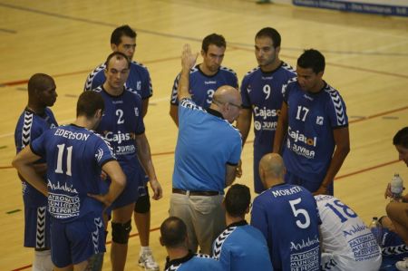 El Cajasol Voley puede dormir hoy como líder de la Superliga 2