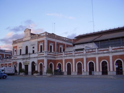 La antigua estación de San Bernardo acoge actualmente el Mercado de Puerta de la Carne