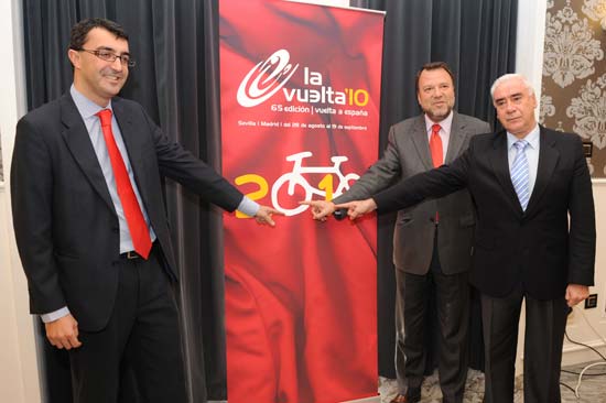 Luciano Alonso, Alfredo Sánchez Monteseirín y Javier Guillén, durante la presentación