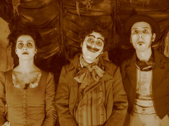 La obra de Ymedio teatro combina el clown, la música en directo y la magia