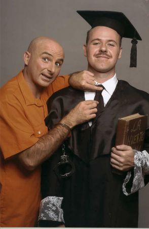 Los dos payasos pasarán por toda clase de situaciones/Salacero