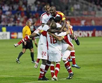 La vuelta de Escudé a la convocatoria es lo más destacable de la lista de Jiménez para el choque/SevillaFC