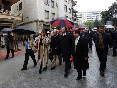 El delegado de Presidencia y Urbanismo, Alfonso Rodríguez Gómez de Celis, la delegada del distrito Triana, Teresa Florido, el vicepresidente de Emasesa, Juan Antonio Martínez Troncoso, y el consejero delegado de Emasesa, Manuel Marchena.