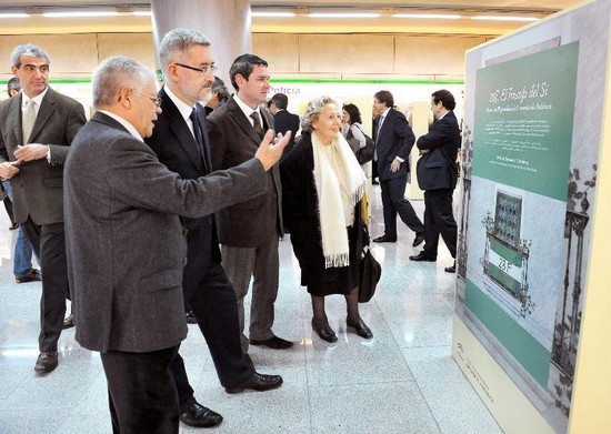 Presentación de la exposición '28 F, el Triunfo del Sí' en la estación del Metro de Puerta Jerez/S.A.