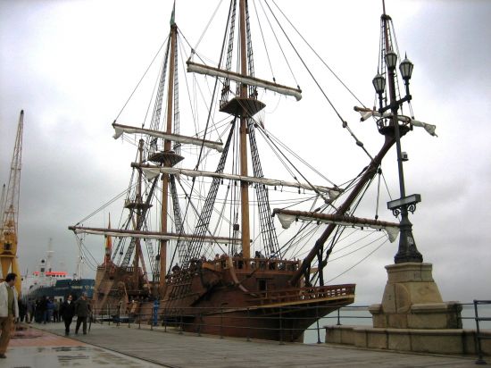 Imagen del Galeón Andalucía en el puerto de Levante de Huelva el día de puertas abiertas/Paco Cordero