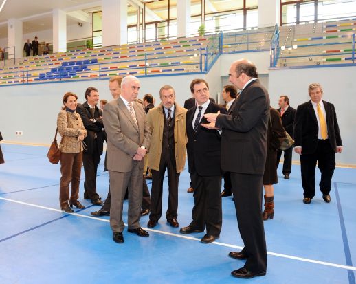 Joaquín Luque, junto a Luciano Alonso en la inauguración del pabellón/SA
