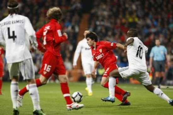 Perotti_pelea_un_balnsevillafc