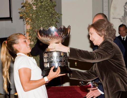 Imagen de Blanca Manchón recibiendo el Trofeo de manos de la Reina Sofía el año pasado/SA