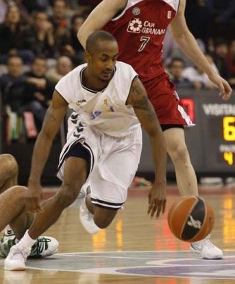 Cajasol y CB Granda se miden mañana en el Pabellón de San Pablo/cbsevilla