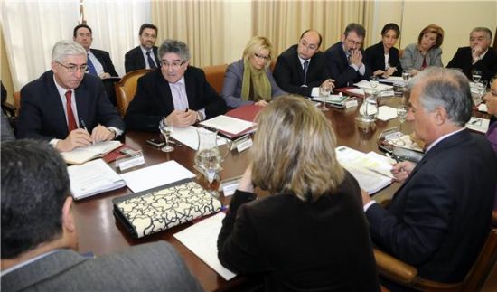 La Junta y el Gobierno, durante la celebración de la comisión