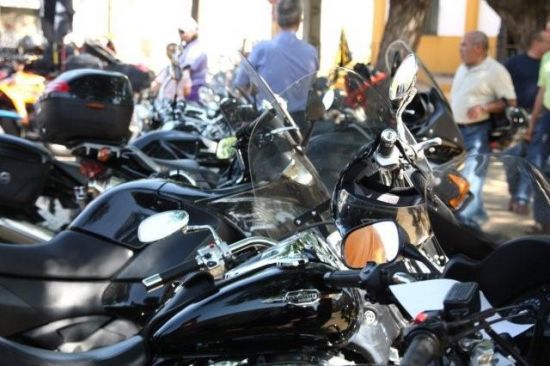 Son muchas las concentraciones que realizan los moteros con el deseo de quitar los guardarrailes/AyuntCarmona.