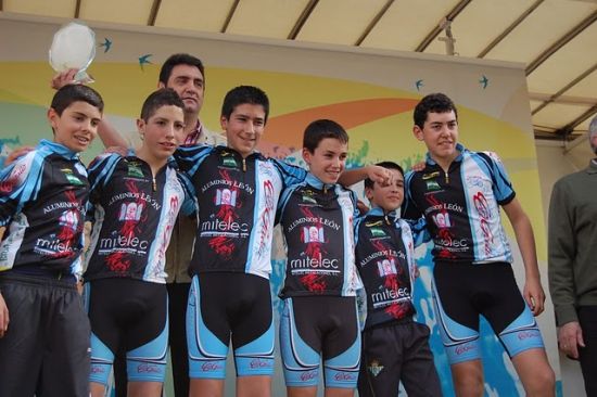 Equipo de cadetes de la Escuela Municipal de Ciclismo de Morón /SA