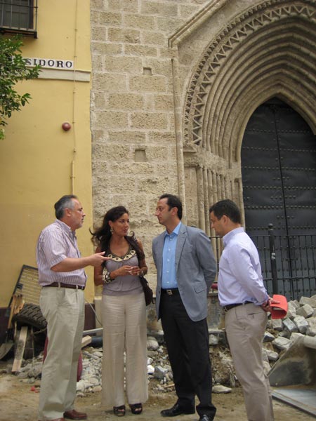 Rodríguez de Celis en una visita a las obras en San Isidoro/SA