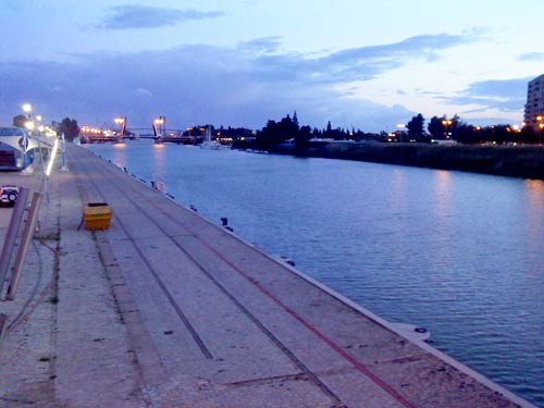 La avería impide que las embarcaciones naveguen río abajo/C. Rivas