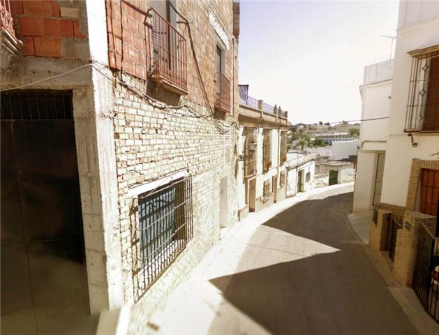 En Marchena existen naves, pisos y viviendas que son considerados como monumentales/SA.