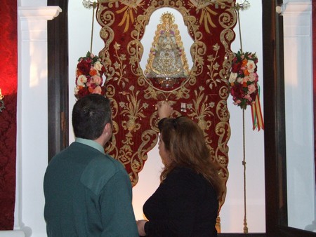 Los desperfectos causados en el Simpecado están valorados en aproximadamente unos 1.000 euros. /SA