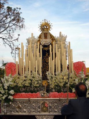 La Virgen de la Encarnación no lleva paso de palio en su procesión tras el paso de la popular Borriquita