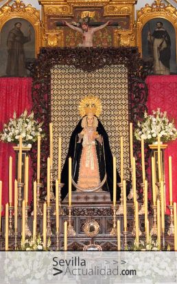 La Virgen de los Dolores preside desde el Lunes el altar mayor de la Parroquia del Divino Salvador de Castilblanco / Juan C. Romero