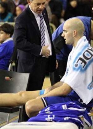 Se lesionó el pívot catalán en un lance fortuito con Roger Grimau/cbsevilla