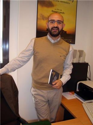 El autor del libro hace un repaso por los diferentes temas judiciales convertidos en objetos mediáticos