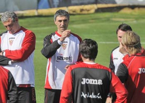 Antonio Álvarez prepara los últimos detalles para el partido de mañana en Málaga/SevillaFC