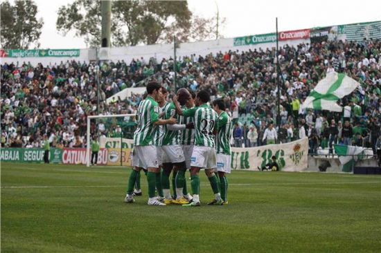 La victoria es fundamental para consolidarse en puestos de ascenso/realbetis