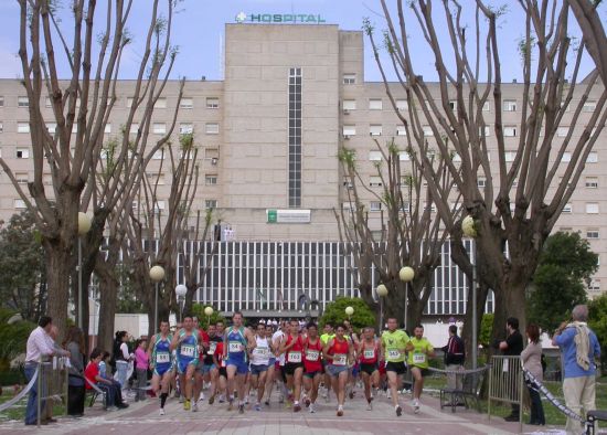 Hasta 300 personas han corrido esta prueba por la salud de Valme