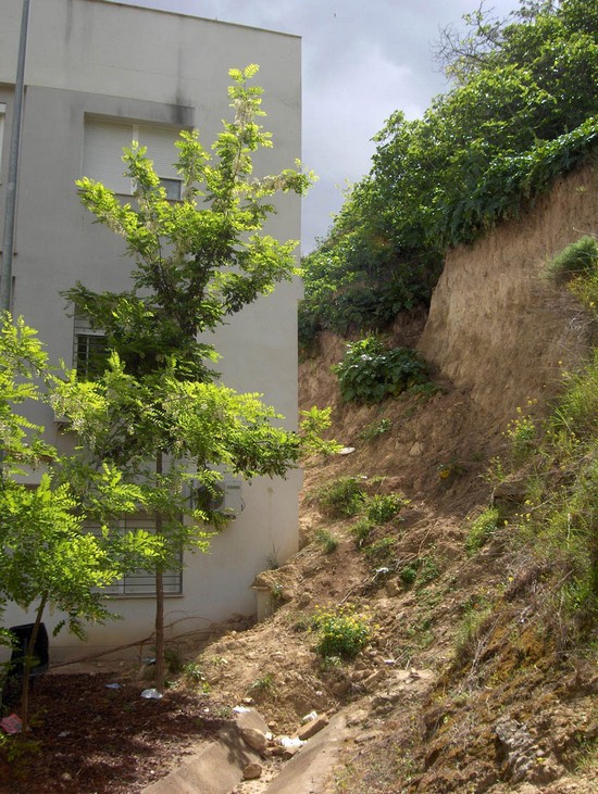 Parte trasera de una de las viviendas afectadas por el desprendimiento